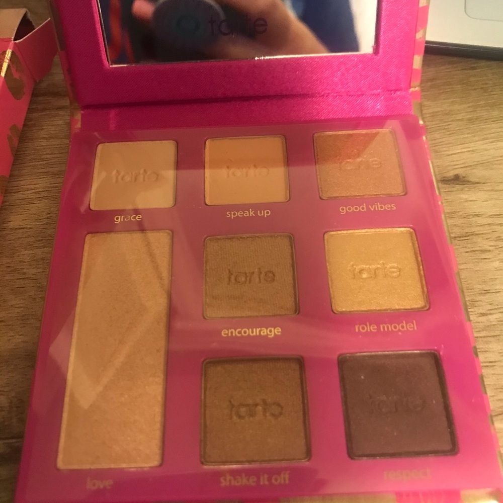 Brand new tarte eyeshadow palette - Picture 2 of 2